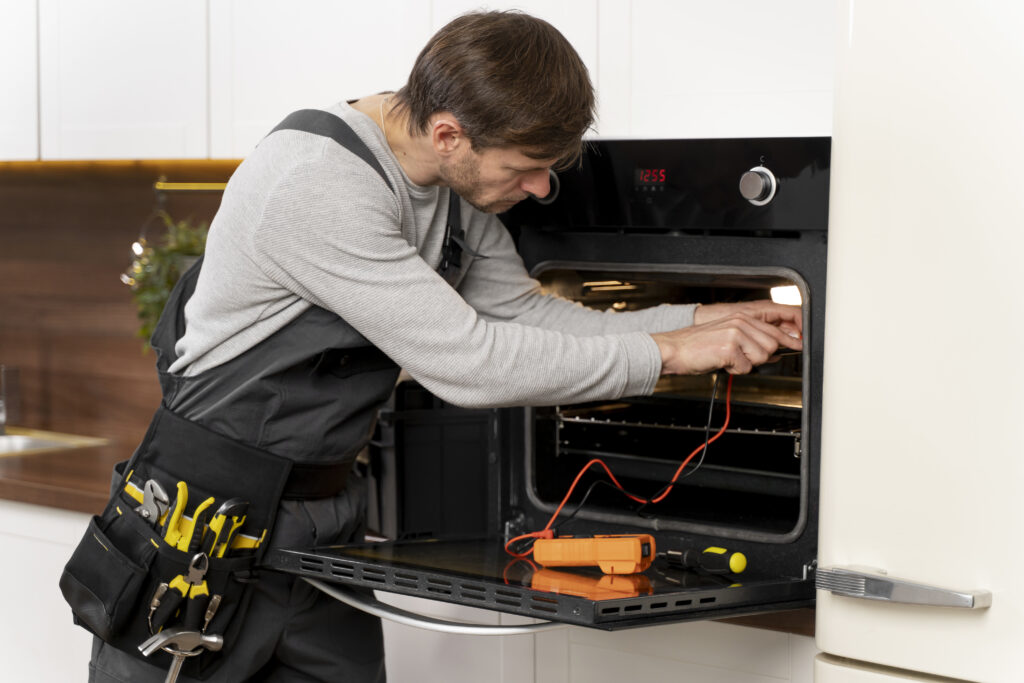 service-maintenance-worker-repairing-1 Appliances services